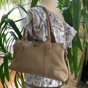 Lovely shoulder bag with crossbody strap